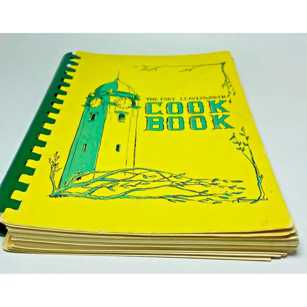 Fort Ft. Leavenworth Kansas KS Vintage 1967 Officer's Wives' Club Cookbook Cook‎